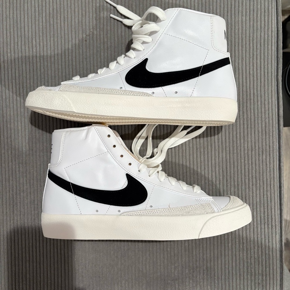 Brand new Nike Blazer Mid '77
Women's Shoes size 9